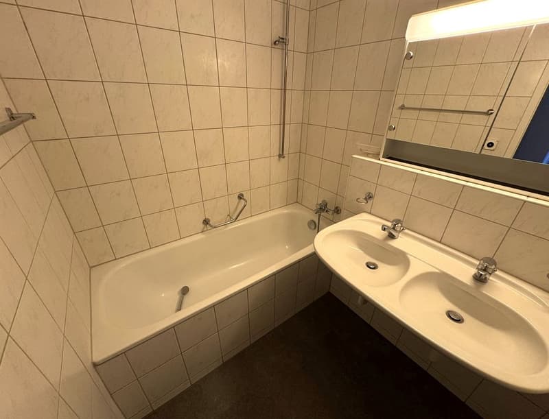 4 1/2-Zimmerwohnung, Parterre links (10)