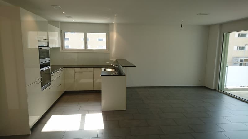 Moderne 3.5-Zimmer-Wohnung mit Balkon - Ihr Rückzugsort im Grünen (2)