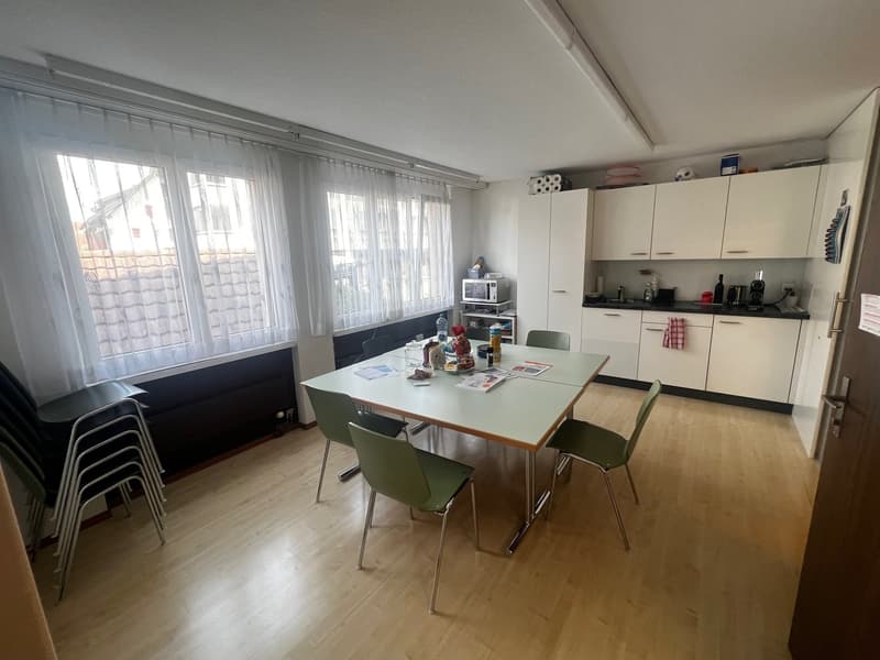 Bright commercial space – ideal as an office or studio (4)