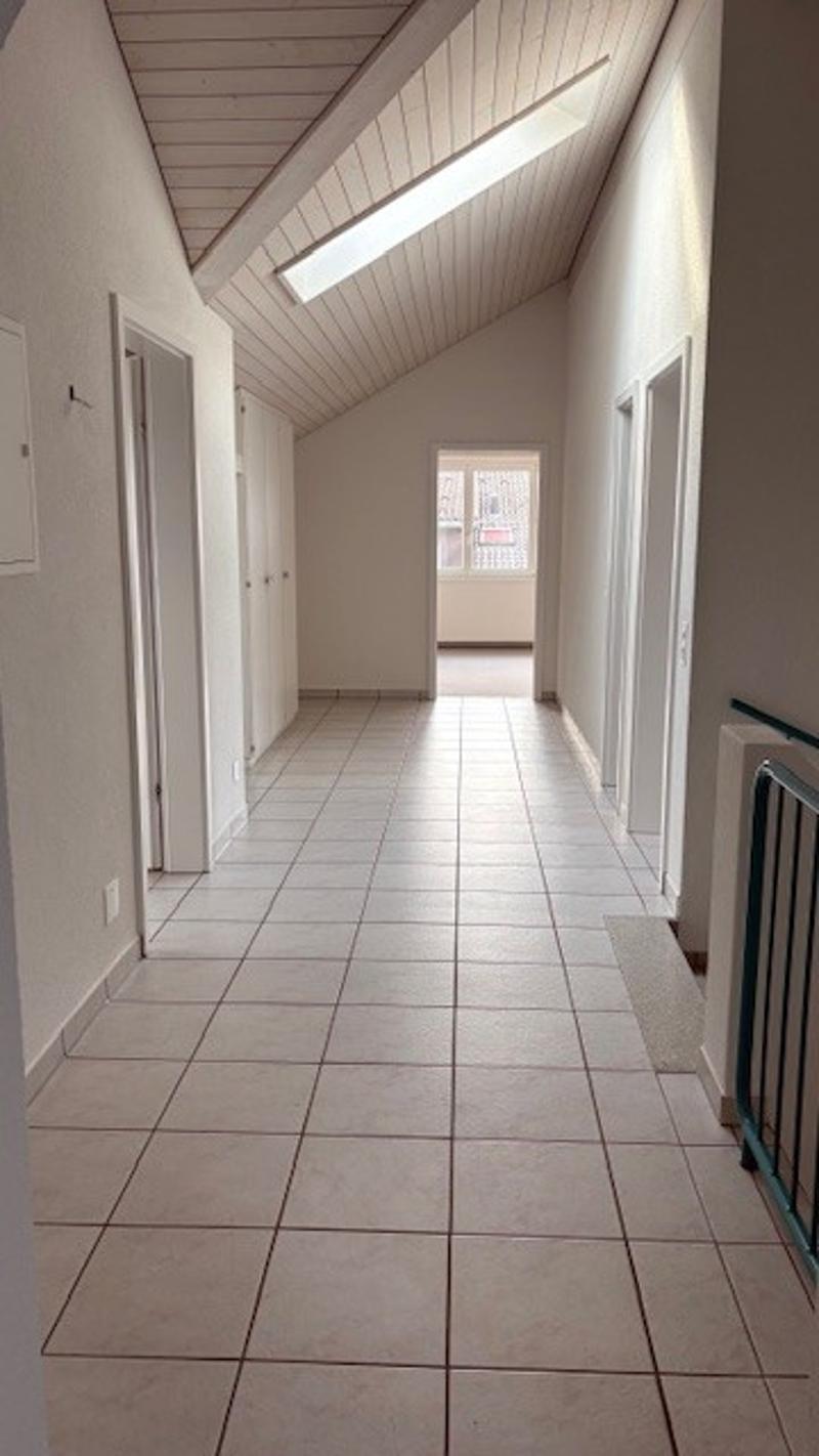 Helle 4.5-Zimmer-Wohnung mit Balkon und schöner Aussicht in Fischbach-Göslikon (5)