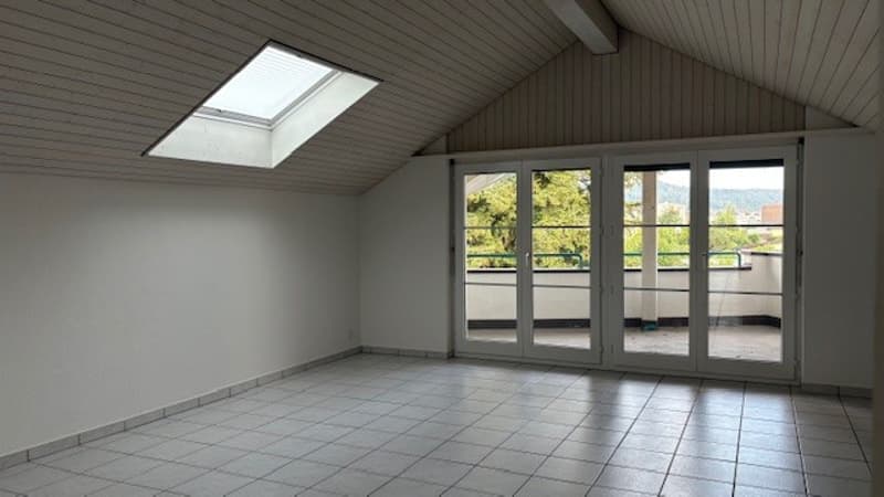 Helle 4.5-Zimmer-Wohnung mit Balkon und schöner Aussicht in Fischbach-Göslikon (3)