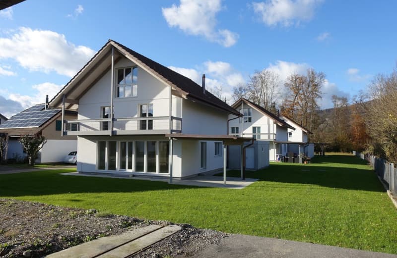 Süd- und Ostfassade, mit gedecktem Sitzplatz