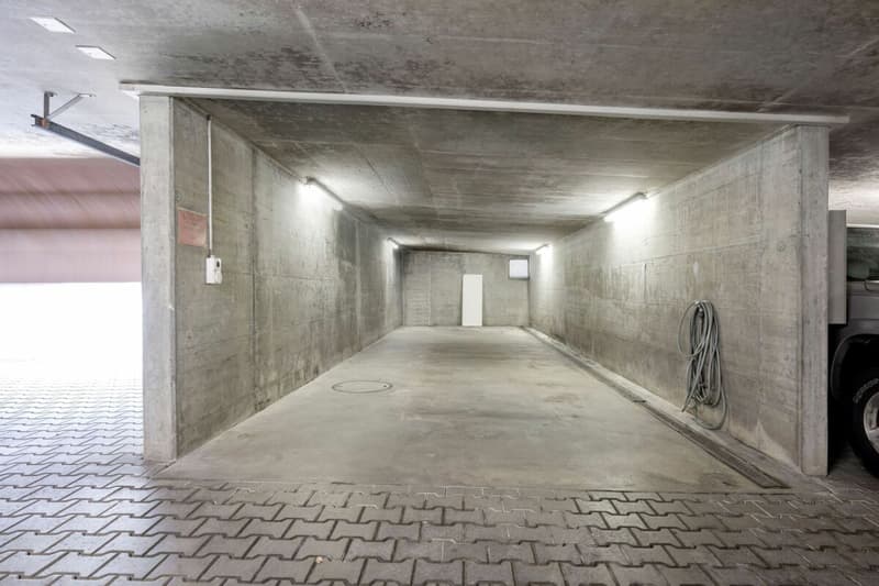 Posizione ideale vicino all'A1 Mägenwil; ampi spazi con accesso molto buono (2)