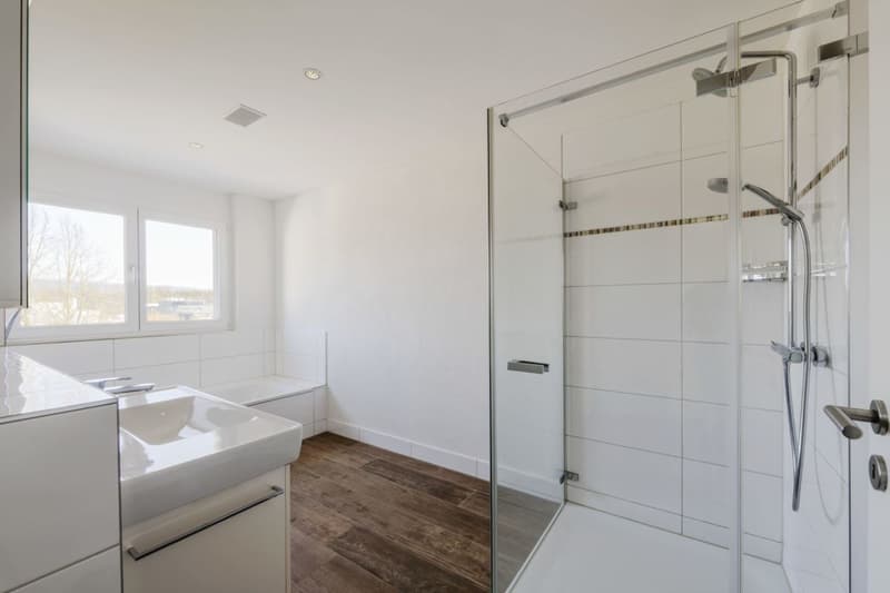Attic apartment with 90 m2 terrace and castle view (6)