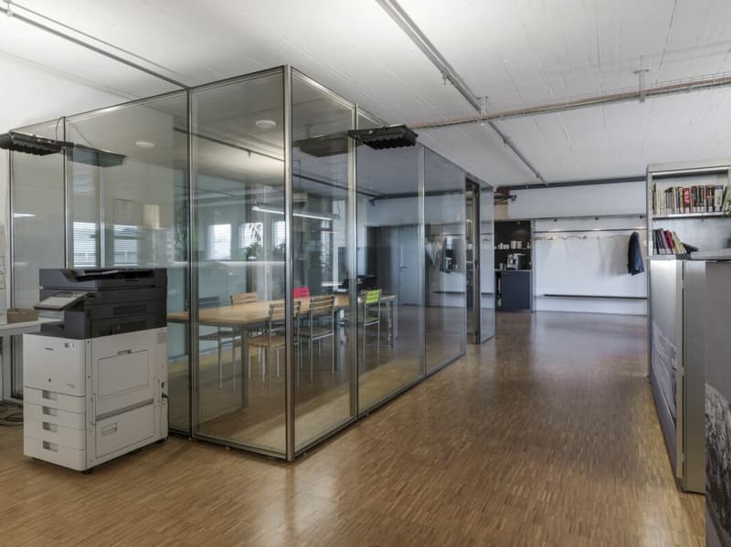 Expanded office space in a shared office with kitchen and lounge (4)