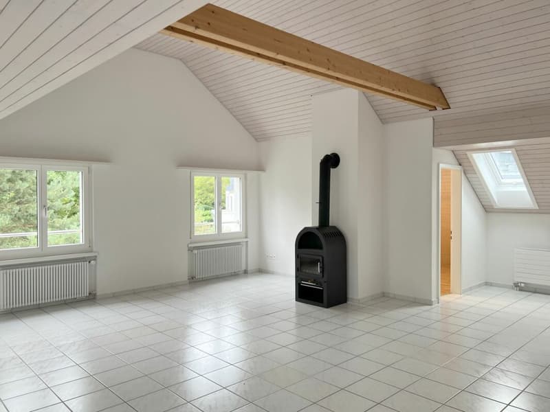Schöne und gepflegte 4.5 Zimmer Dachwohnung mit Gartensitzplatz (2)