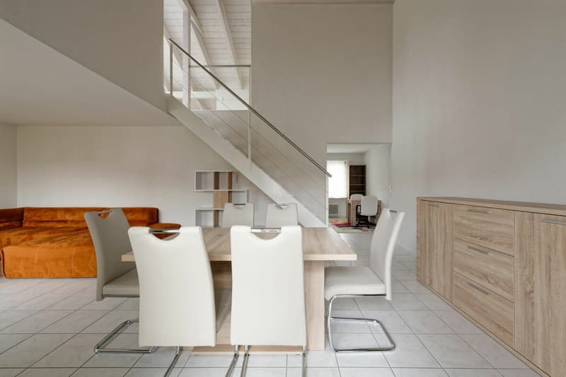 Exklusives Wohnzimmer mit luftleerem Raum