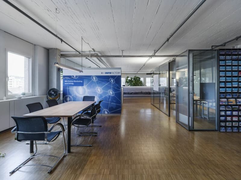 Ausgebautes Büro mit gemeinsamer Küche und Aufenthaltsraum (3)