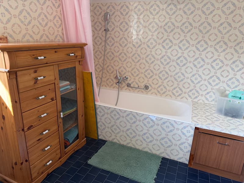 Badezimmer mit Badewanne