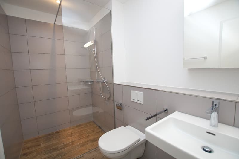 Badezimmer mit Dusche
