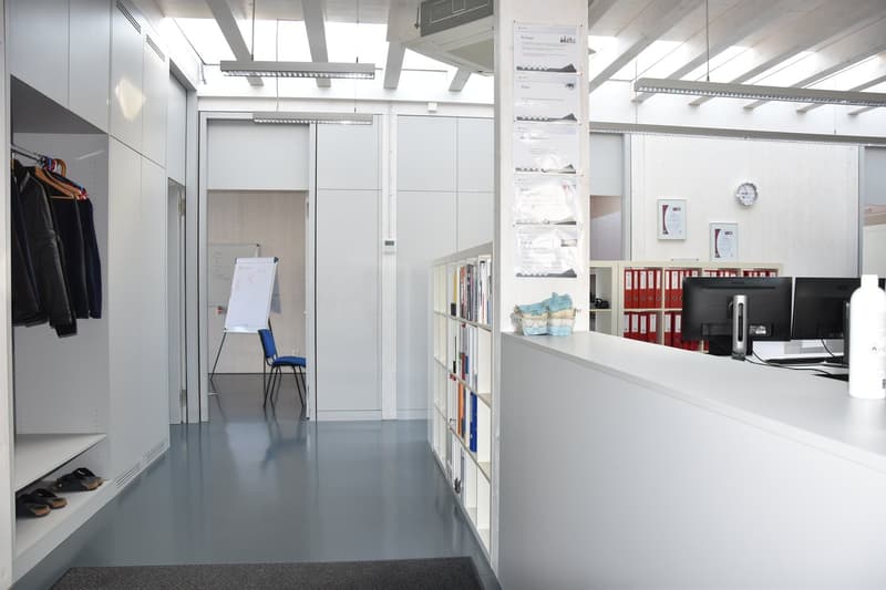 Moderne, sehr helle Büroräume im Erdgeschoss (8)