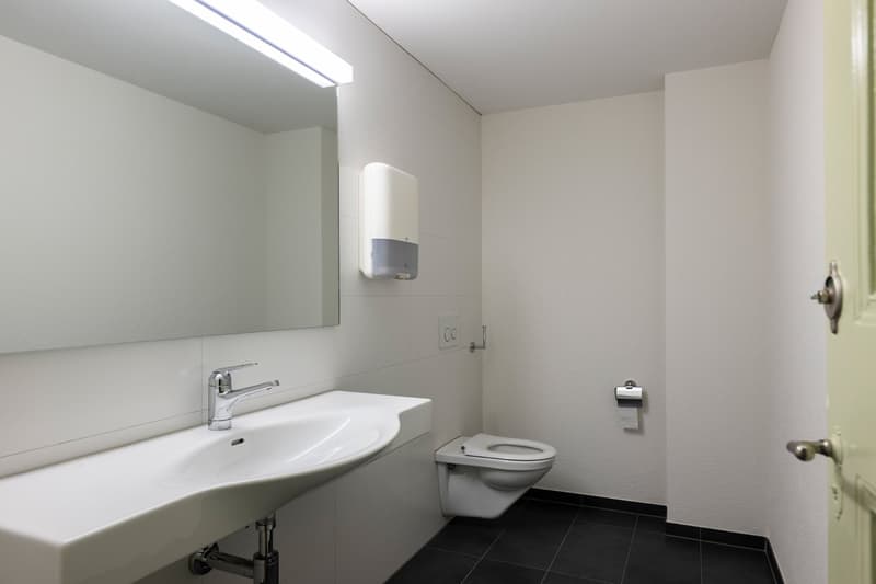 Helles 5-Zimmer-Büro im Altbau an der Gutenbergstrasse, Bern (10)