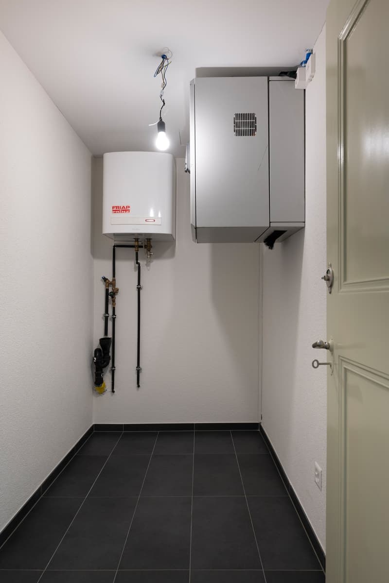 Helles 5-Zimmer-Büro im Altbau an der Gutenbergstrasse, Bern (9)