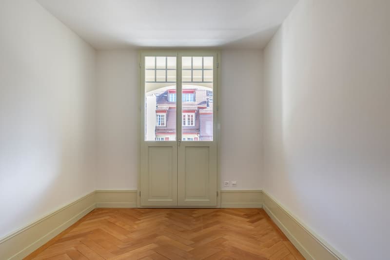 Helles 5-Zimmer-Büro im Altbau an der Gutenbergstrasse, Bern (4)