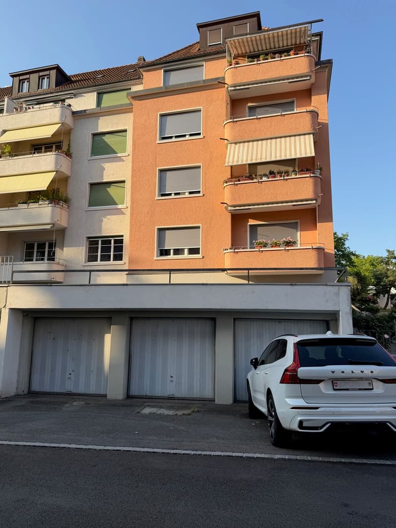 Frisch sanierte 3 Zimmerwohnung mit Balkon in der Länggasse (2)