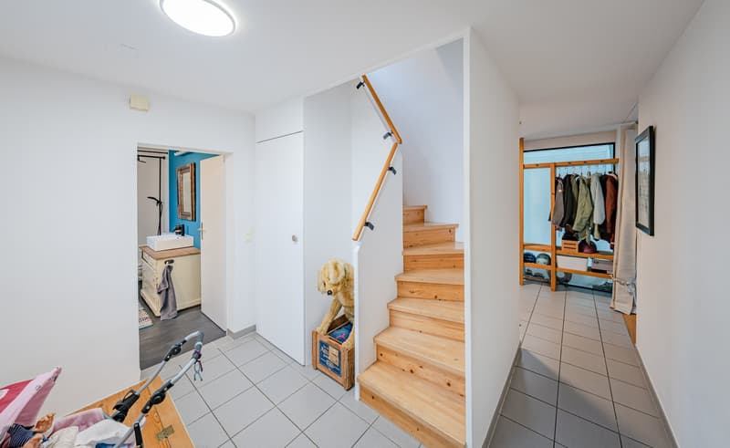 Charming maisonette semi-detached house with garden access (6)