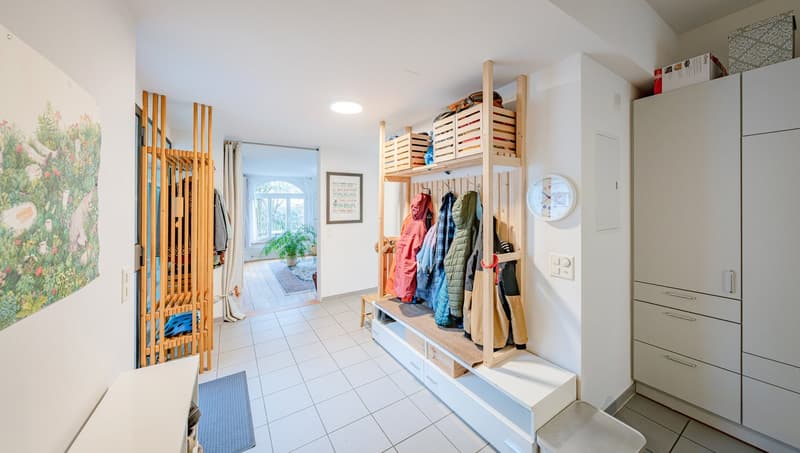 Charming maisonette semi-detached house with garden access (2)