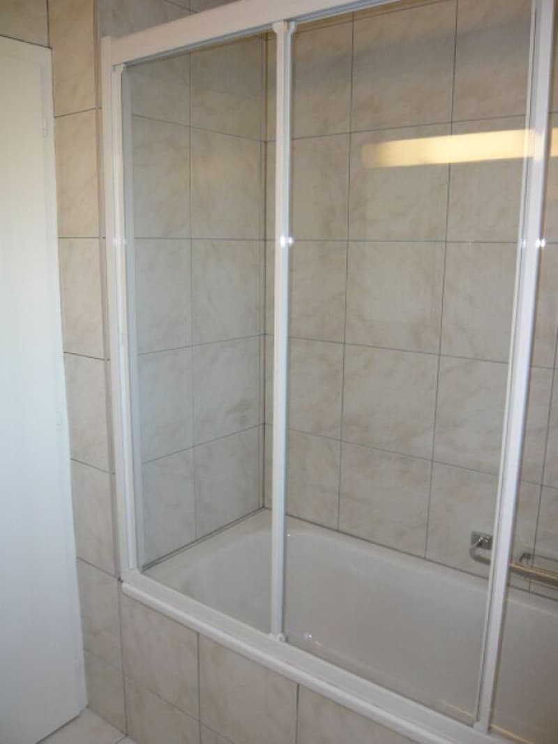 Badewanne in Badezimmer