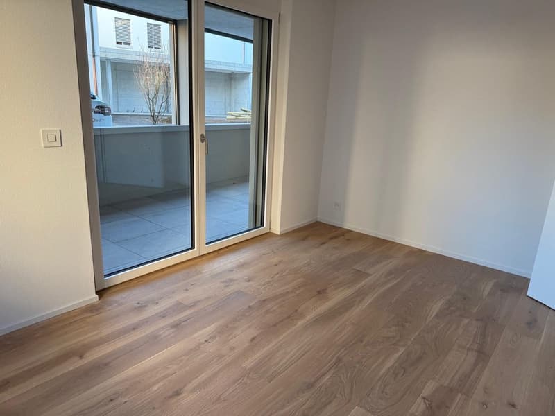 empty room, hardwood floors, sliding glass doors, balcony, power outlet