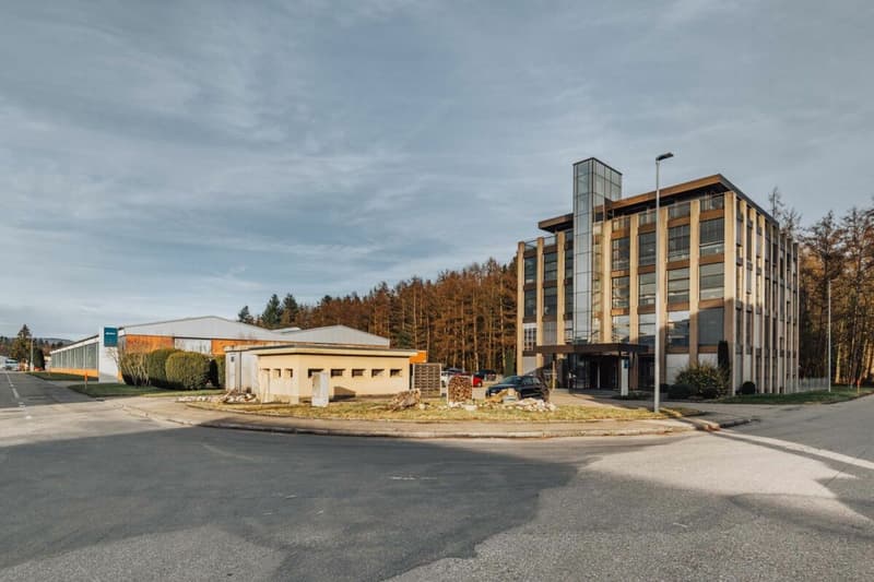 ENTREPÔT ET ATELIER ET BÂTIMENT DE BUREAUX (5)