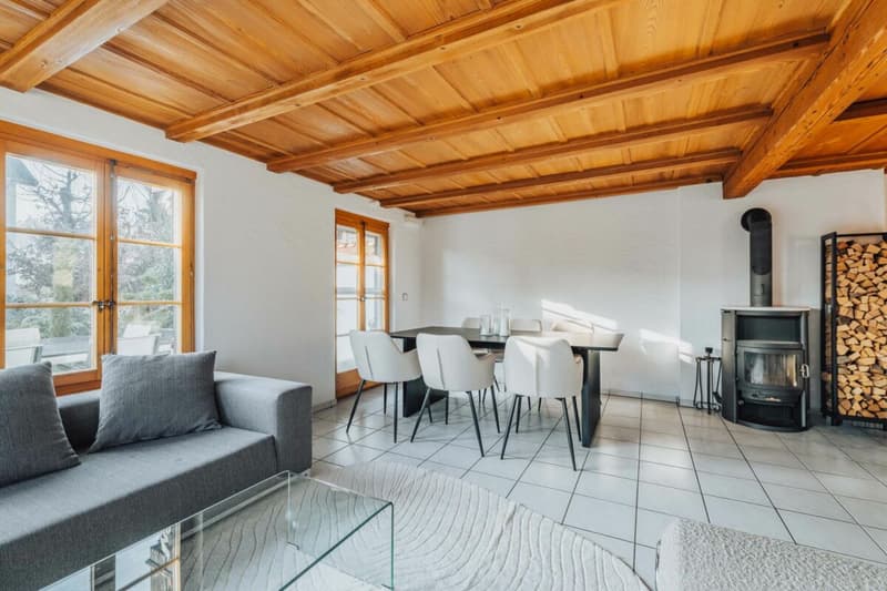 Partie de maison élégante avec un haut niveau de construction et grand jardin (7)