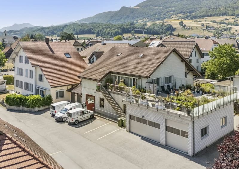 Mehrfamilienhaus mit Gewerberäumen, Garagen - Wohnen und Arbeiten am selben Ort, vielseitiges Renditeobjekt mit Entwicklungspotential. (1)