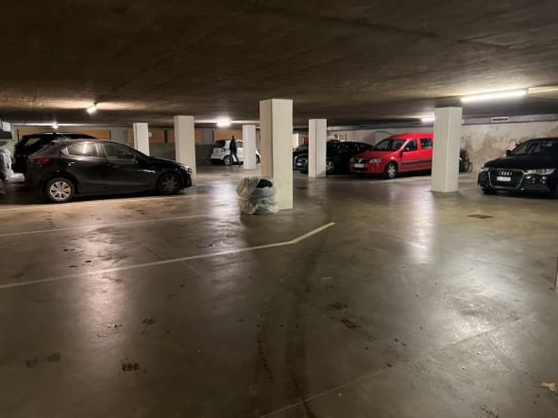 Einstellhallenplatz für Motorrad in Kleinhüningen (1)