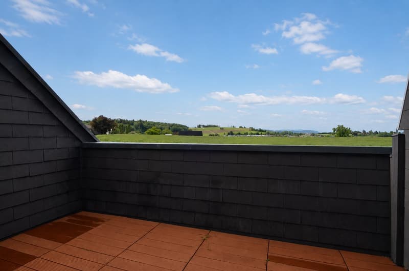 Charming attic apartment with a view of the green (2)