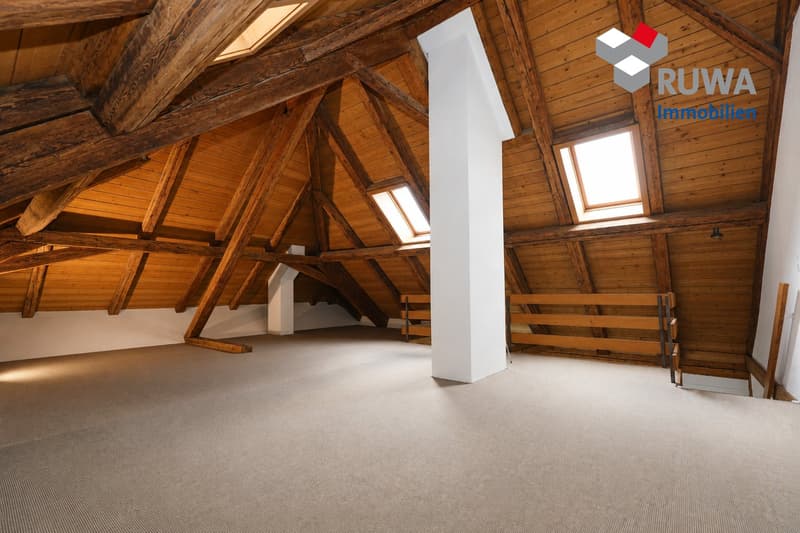 3.5 room attic apartment with gallery and panoramic view in Ersigen... (8)
