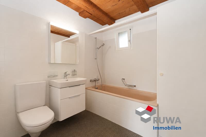3.5 room attic apartment with gallery and panoramic view in Ersigen... (15)