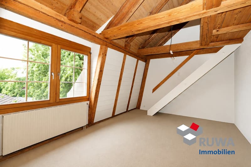 3.5 room attic apartment with gallery and panoramic view in Ersigen... (14)