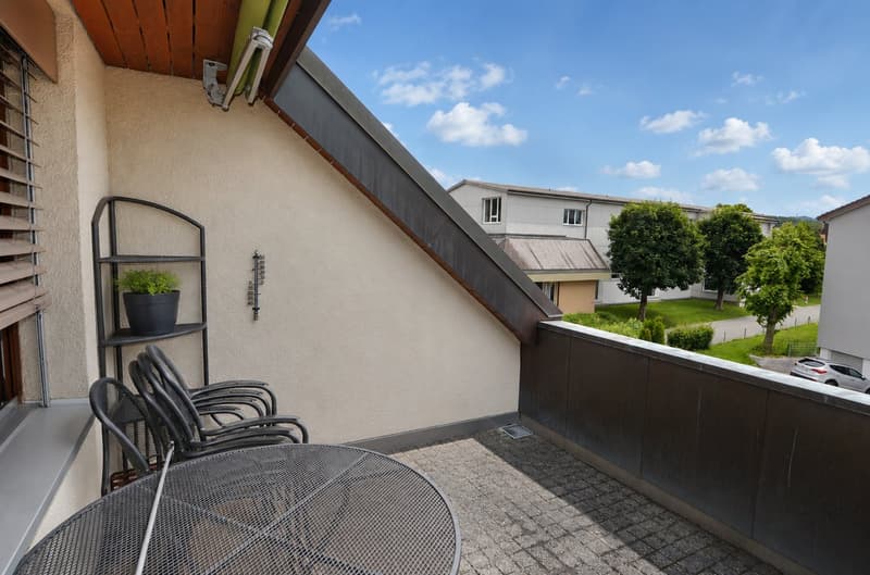 Cozy attic apartment with balcony in Hindelbank (1)