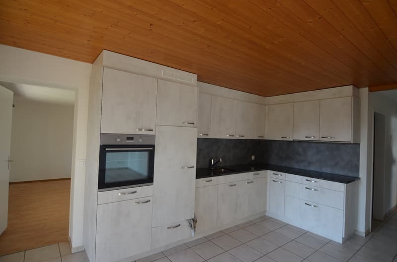 Appartamento luminoso 3.5 locali con balcone a Wiler b. Utzenstorf – disponibile da ottobre 2026 (2)