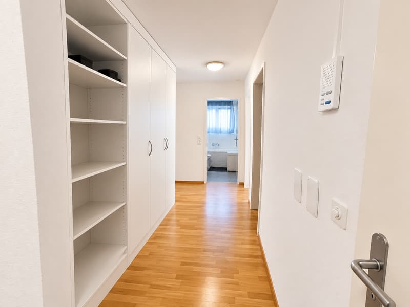 Helle 4.5 Zimmer-Wohnung mit Balkon an beliebter Wohnlage zu vermieten (6)
