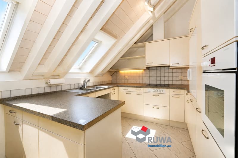 Grosszügige Dachwohnung mit Galerie, Lift und Balkon im Rüegsauschachen (7)