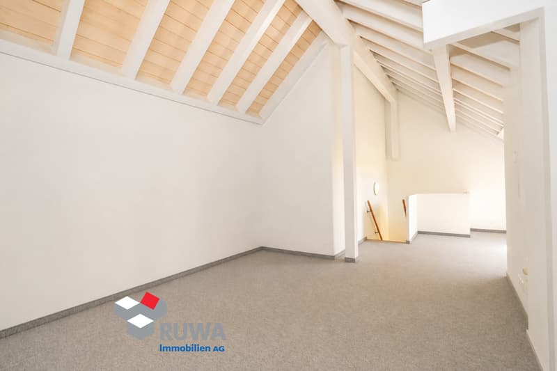 Grosszügige Dachwohnung mit Galerie, Lift und Balkon im Rüegsauschachen (14)