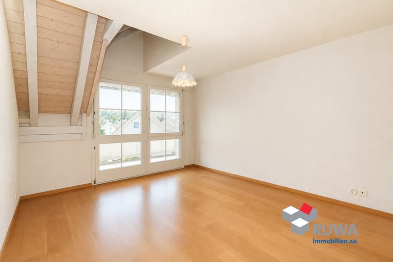 Grosszügige Dachwohnung mit Galerie, Lift und Balkon im Rüegsauschachen (10)