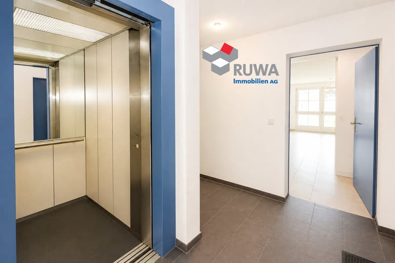 Grosszügige Dachwohnung mit Galerie, Lift und Balkon im Rüegsauschachen (3)
