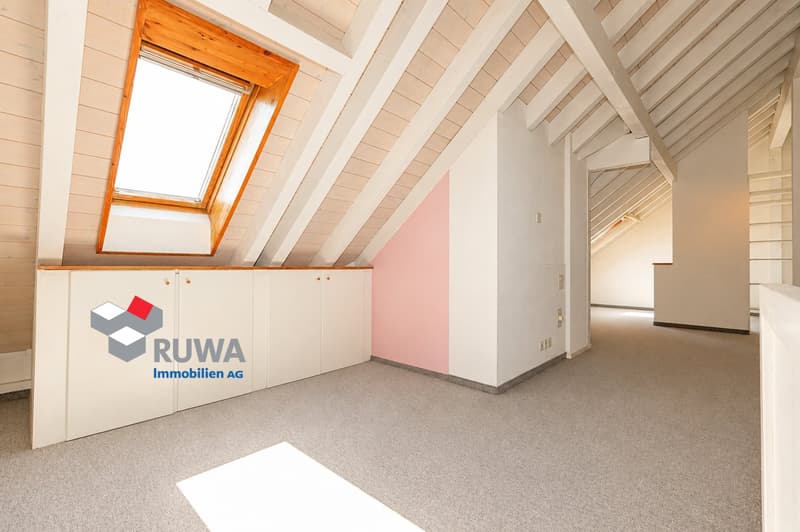Grosszügige Dachwohnung mit Galerie, Lift und Balkon im Rüegsauschachen (13)
