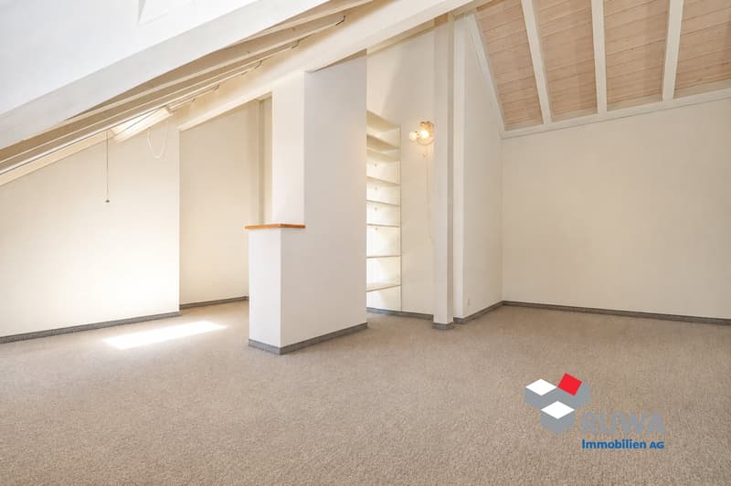 Grosszügige Dachwohnung mit Galerie, Lift und Balkon im Rüegsauschachen (15)
