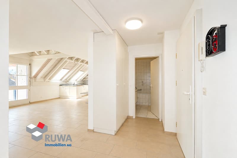 Grosszügige Dachwohnung mit Galerie, Lift und Balkon im Rüegsauschachen (4)