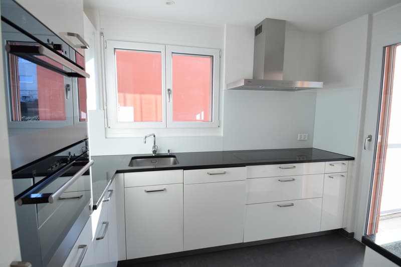 Grosszügige 4.5 Zimmer Wohnung mit gedecktem Balkon (3)