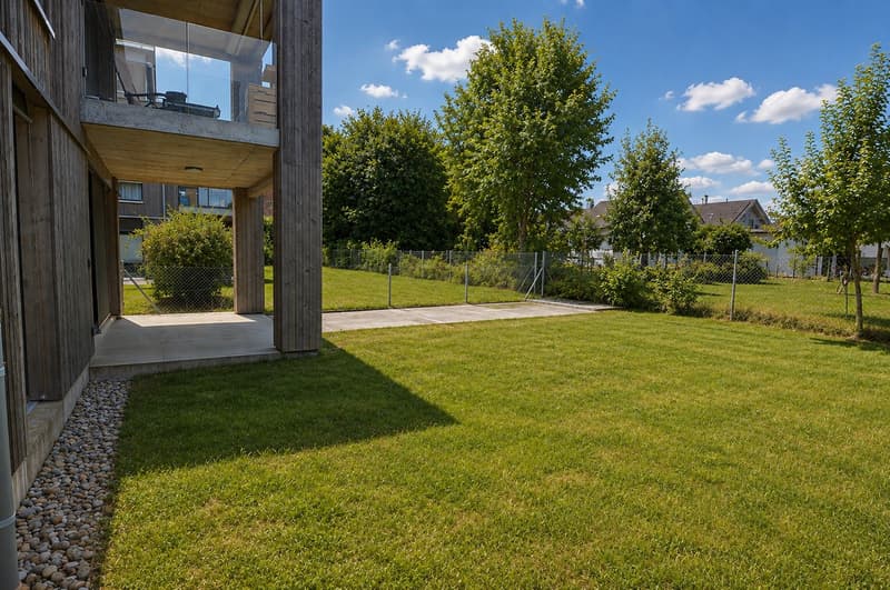 Modern und neu ausgebaut: 4.5 Zimmer Wohnung mit Garten (2)