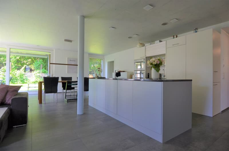Modern und neu ausgebaut: 4.5 Zimmer Wohnung mit Garten (3)