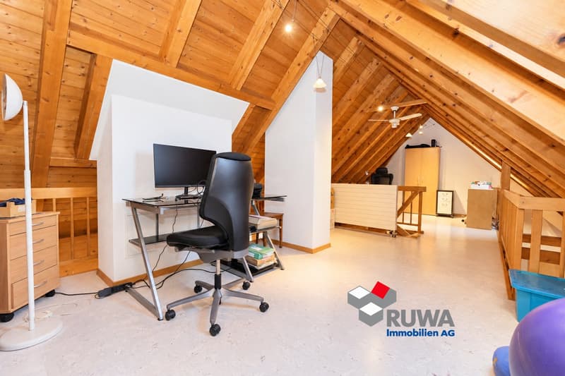 Grosszügige 3½-Zimmer-Dachwohnung mit Galerie und Balkon – Ihr neues Zuhause in Wynigen (12)