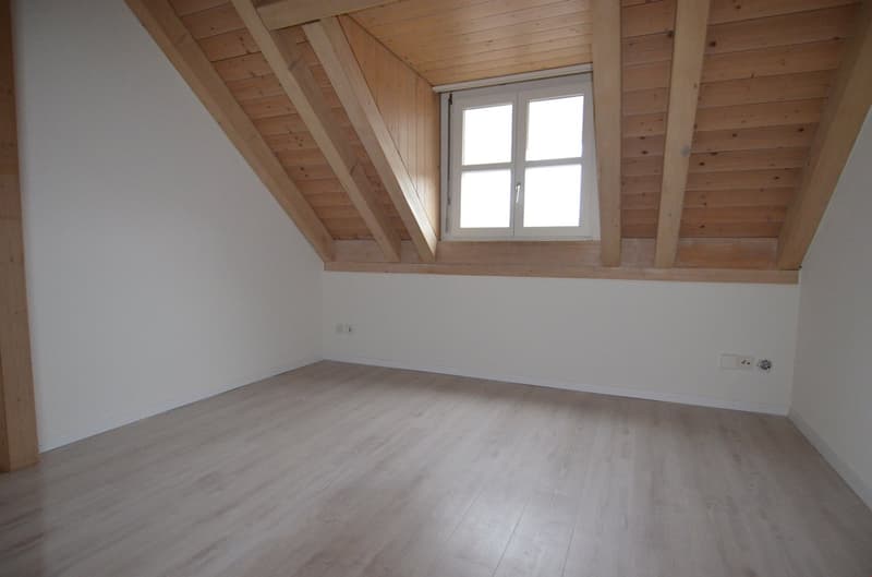 Herzige Dachwohnung mit interessantem Grundriss ... (5)