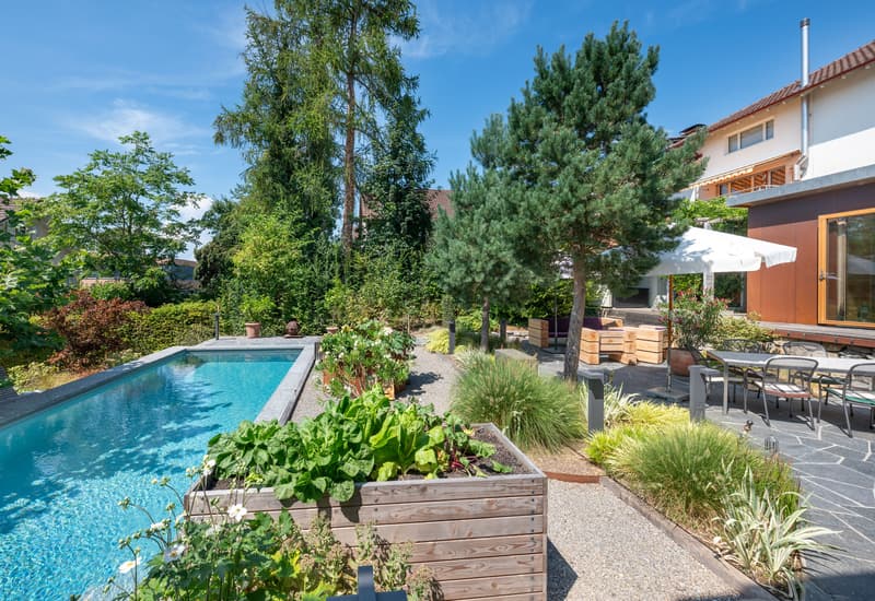 Pool, Saunahaus und Garten