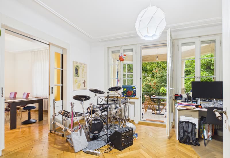 EG, Salon