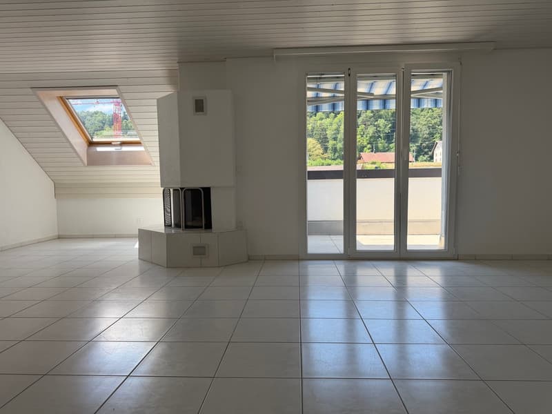 Charming 3.5-room attic apartment with fireplace and balcony (6)