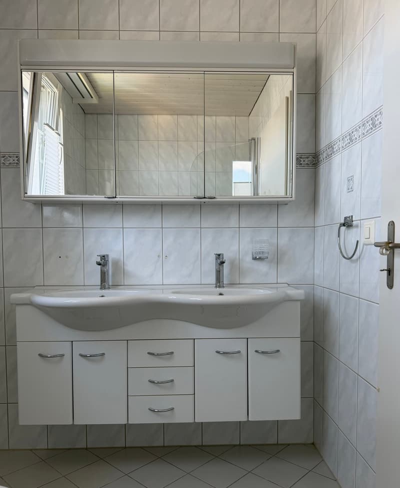 Charming 3.5-room attic apartment with fireplace and balcony (10)